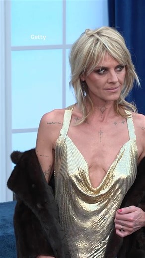 9.6K views · 8 comments | Sitcom star looks unrecognisable in plunging dress as she hits the red carpet | Fabulous | Facebook