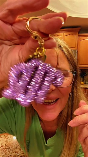 Sparkly Virgo Keychain – Zodiac Sign Charm with Bling & Circle Lobster Clasp Show off your Virgo vibes with this gorgeous sparkly keychain! The main charm is the Virgo zodiac symbol covered in shimmering bling, paired with a sleek engraved “Virgo” bar charm and a cute little ASTRYX tag. The circle-style lobster clasp makes it super easy to clip onto keys, bags, backpacks, or even your car mirror. Lightweight, eye-catching, and full of zodiac personality — this is the perfect accessory for every 