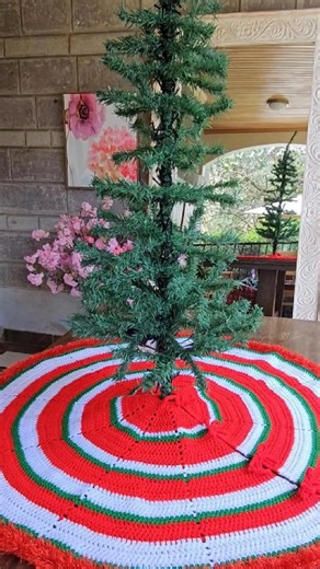 🧶ℂ𝕙𝕣𝕚𝕤𝕥𝕒 𝕃𝕪𝕟𝕟 🌺 on Instagram: "Comment SKIRT 🎁 for your FREE crochet tree skirt pattern! Cozy, festive, and beginner-friendly, decorate your Christmas tree the handmade way! ❤️🌲#crochet #crochetersofinstagram #christmas #christmasdecor #DIY #secretyarnery #reelsi̇nstagram #treeskirt"