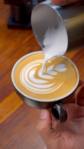 "Whole latte art, zero hesitation." #brewmaster2415 #tutorial #art #love #brewedition