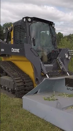 Shredding Trees Like Paper! 🌲➡️🌪️ Baumalight CF572 in Action