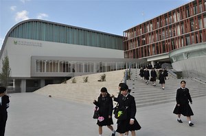 福岡の女子校に木村拓哉がサプライズ登場で校内騒然「中学生女子をキラキラさせてしまうキムタクすごい」「年の離れた女の子との接し方もお上手」：「おっ！」でつながる地元密着のスポーツ応援メディア 西スポWEB OTTO!