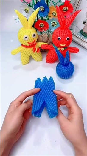 membuat boneka mini dari bekas bungkus buah