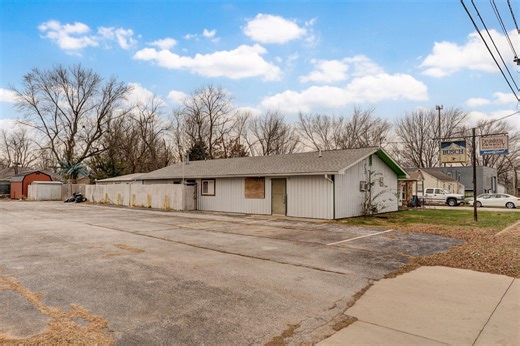 Check out my new commercial listing for 1816 West Division Street! Don't hesitate to reach out with any questions here or at (417) 209-7347. Be sure to follow for more! #RealEstate #Springfield #SpringfieldRealEstate #65802 #65802RealEstate Jacquie Maples, REALTOR®️ Mobile: 417-209-7347 Residential ○ Commercial ○ Investment ○ Land Realty ONE Group Grand | Jacquie Maples, Realtor