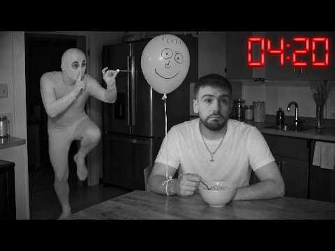24H DANS LE NOIR TOTAL ! (Cette maison n'a aucun sens)