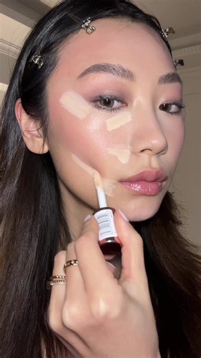 Achieve a Flawless Finish with Baked Glow Setting Powder in Banana