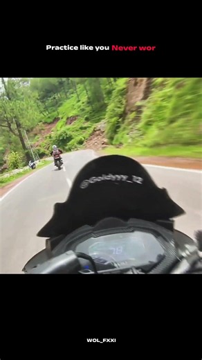 NS200 vs RS200 FULL RUSH🚀 NS 200 KNEEDOWN 🥶🚀..... #ns200 #bajaj #rs200 #motogp