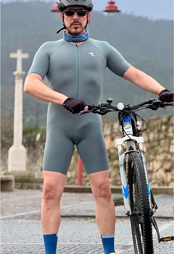 #2025 #meninspandex #meninlycra #cyclinggear #cyclinggear #cyclist #gaycyclist🏳️‍🌈 #bibshorts #lycramen #menintights #ciclista #cycling #newsuit