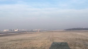 Gänsehaut am Morgen - nicht nur wegen der Kälte 😃 Die Boeing 747-8 im neuen Design der Lufthansa im Low Pass über unserem Airport. Guckt mal: | Köln Bonn Airport