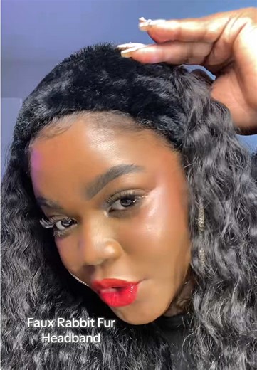 This Faux Rabbit Fur Headband is so soft and fluffy and adds the perfect little something extra to your outfit. 🤩🤩 #headband #fluffyheadband #hairaccessories #winterhairstyle #wideheadbands