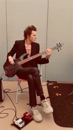 John Taylor and Duran Duran warming up backstage | Bass Magazine