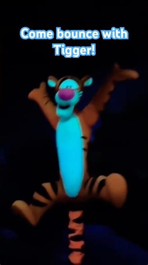 Bouncing w/ Tigger on Many Adventures of Winnie the Pooh! #shorts #disney #disneyworld #disneyparks