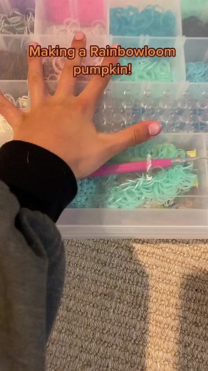 @official_rainbow_loom I’m so excited for Halloween! #fyp #rainbowloom #rainbowloomcharm