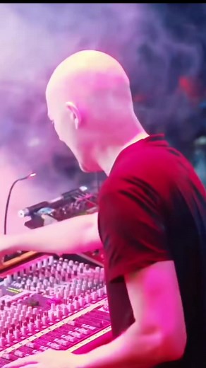 "Feed Your Head" Paul Kalkbrenner | World's Of DJ's