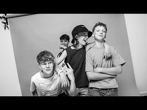 De Breaks - Hallo Hallo ( Official Music Video)