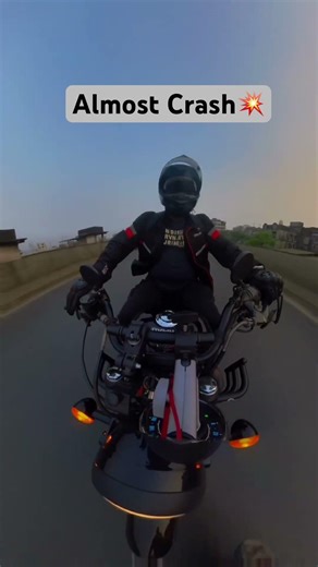 Almost crash💥#accident #shorts #shortsfeed #viralshort #bikeaccident
