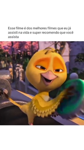 SEM SPOILER on Instagram: "Blu é uma arara-azul domesticada que vive tranquilamente em Minnesota, nos Estados Unidos, acreditando ser o último de sua espécie. Quando descobre que existe outra arara-azul no Rio de Janeiro, ele viaja ao Brasil para conhecê-la. Lá, encontra Jade, uma arara independente e cheia de personalidade. Logo após se conhecerem, os dois são capturados por contrabandistas de animais. Presos um ao outro por uma corrente e completamente opostos em comportamento — Blu não sabe v