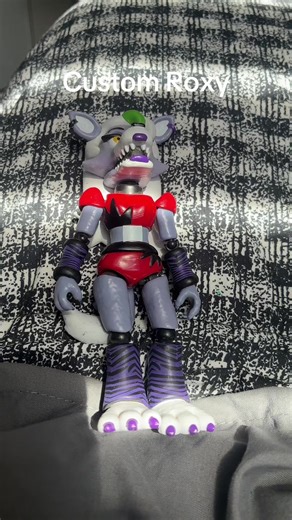 Creating a Custom Roxanne Wolf from FNAF