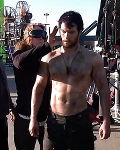 Shiv Panikker on Instagram: "The Trinity Training | Behind-The-Scenes Affleck accomplished the proper frame with help from longtime trainer Walter Norton Jr., of the Institute of Performance and Fitness, who he began training with through a mutual friend during his fitness preparation for 2010’s The Town. Affleck weighed in at 198 pounds for The Town, and for Batman V. Superman, he went all the way to 231 at 7.7 percent body fat, which they ended up “dialing back” to 225. “This time around we di