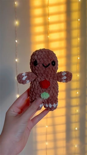 Crocheting a gingerbread man!!🎄🤎 #crochet #amigurumi #crochetlove
