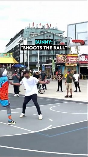 Space Jam in real life 🐰 #basketball #streetbasketball #funny