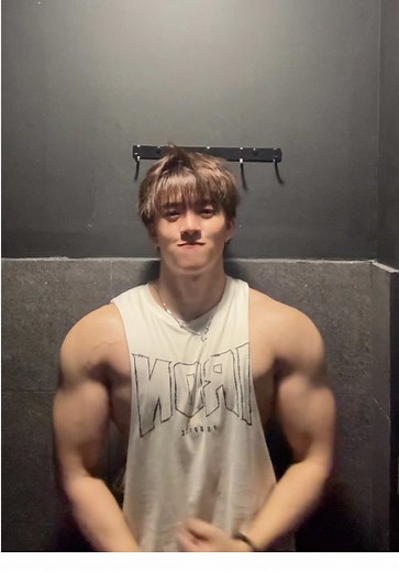 What is Chadmaxxing? Explained