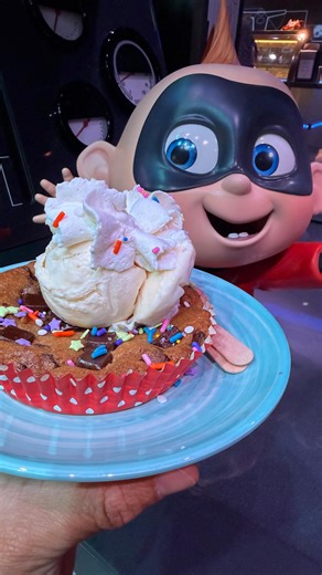 Disney Cruise Line opened a new Incredibles themed sweets shop called Edna à la Mode aboard the new Disney Destiny ship! I recommend the mango gelato and Jack-Jack Cookie Num-Num! Hosted @disneycruiseline #Incredibles #Pixar #DisneyDestiny #DisneyCruiseLine | David Vaughn