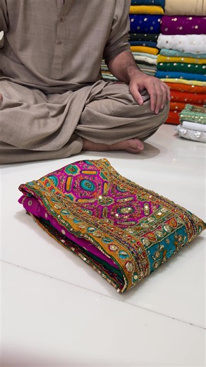 Stylish Pakistani Party Wear & Wedding Outfits