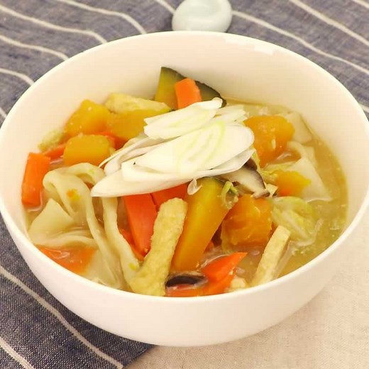 野菜たっぷり！ かぼちゃのほうとうのレシピ動画・作り方 | デリッシュキッチン