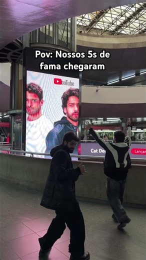 Nosso primeiro álbum LOOP THEORY sendo divulgado na estação da sé!❤️‪@YouTubeMusic‬ ​⁠#youtubemusic