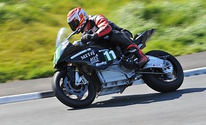 Arduino-Controlled Electric Motorcycle on the Manx TT Circuit