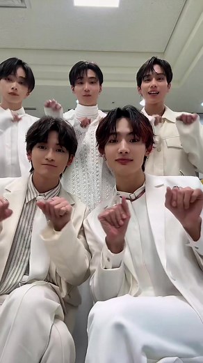 Happy New Year🎉 2023、1発目のTikTok❤️‍🔥 #高橋文哉 #宮世琉弥 #八村倫太郎 #山下幸輝 #8LOOM #ブルーム