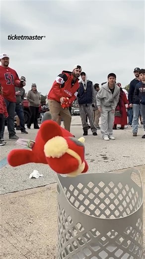 Houston Texans on Instagram: "Get the cardinal in the basket ➡️ Get new seats 🤘 | @ticketmaster"