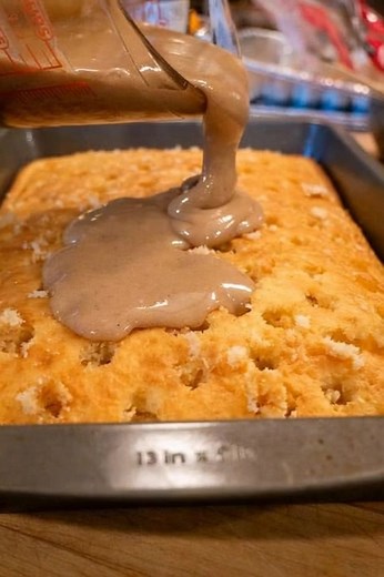 4.2K views | "First, my house smells awesome. When I drizzled the filling over I was already drooling. Before it set I ate a tiny piece of a corner. Now I hear it calling me. Wonderful." Recipe in comments   | Quick and Easy Recipes | Facebook