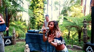 DUB FX JFB • PULL UP Feat. Sahida Apsara & Woodnote 🍌 FOR SCALE PULL UP AVAILABLE ON THE NEW ALBUM "ROOTS" https://music.dubfx.com/album/roots TOUR DATES • https://bnds.us/dqokjy JFB • https://www.instagram.com/jfbdj SAHIDA APSARA • https://www.instagram.com/sahida_apsara WOODNOTE • https://www.instagram.com/mr_woodnote | Dub Fx