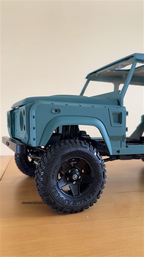 Thomas on Instagram: "Land Rover Series I 86“ Station and KAHN Defender 110“ Crew Cab PickUp. Scale 1:10. #kahndefender #defender110 #landrover #modelmaking #series1"