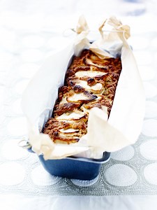 Cake aux noisettes, sucre gula java pour 6 personnes - Recettes - Elle à Table