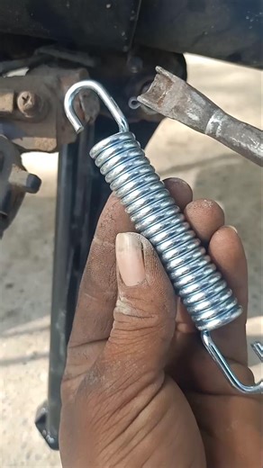 How to motorcycle main stand string fitting/Splendor main stand spring fitting#shortvideo #splendor