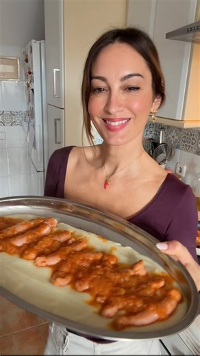 ℝ𝕠𝕔í𝕠 𝕊. ℝ𝕠𝕤𝕒𝕕𝕠 🌶️ on Instagram: "✨ MENÚ DIARIO ✨ Me habéis pedido muchísimo los menús diarios y yo lo intento, de verdad… pero entre el trabajo, las niñas, la casa y sacar un ratito para mover el cuerpo, los días se me pasan volando 😅 Y claro, cuando quiero grabar… estoy en pijama, con cara de cansada y una tiene su puntito de vergüenza 😂 Pero hoy sí, hoy te traigo un menú fácil, casero y riquísimo 👇 🥣 De primero: Crema de coliflor Ingredientes: • 1 coliflor grande • 1 puerro (sol