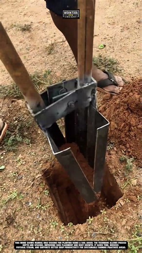 Digging planting holes in farmland using Work tool manual soil auger #tool #worktool