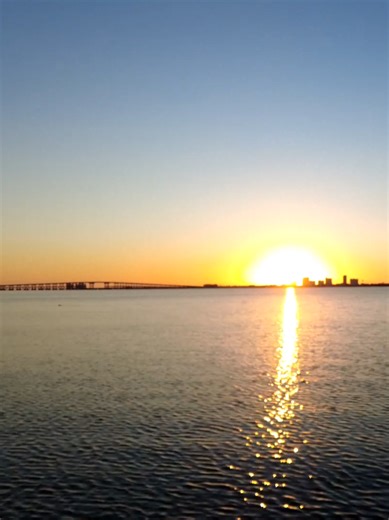 Winter dawn in motion 🌅❄️ A time-lapse of Pensacola Beach and English Navy Cove as cool tones fade into soft sunrise light. #WinterDawn #PensacolaBeach #EnglishNavyCove #SunriseTimelapse #FloridaWinter
