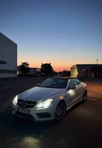 Exploring the Mercedes-Benz E-Class Cabriolet Design