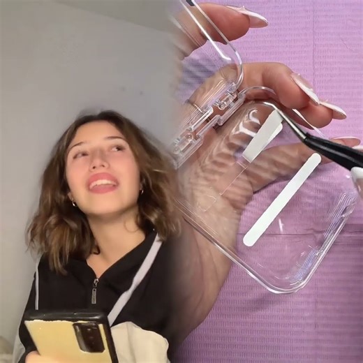 فجأة بتصير عم تخضر و مش عم تحضر و بدها تفهم كلشي و هي مش فاهمة شي😂