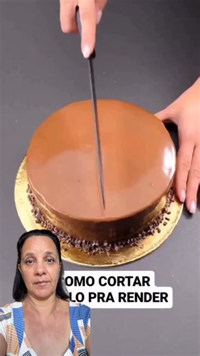 Chef Léo Oliveira on Instagram: "🍰✨ corte de bolo pensado para render faz sentido, mas fala sério… quem não gosta de um pedaço grande? ✨🍰 Ver o bolo bem cortado, organizado e rendendo direitinho é ótimo, principalmente para quem trabalha com confeitaria 😍 Mas quando chega a hora de comer, a vontade mesmo é de um pedaço generoso, bem recheado e caprichado 🤍 Esse vídeo mostra exatamente esse contraste entre técnica e desejo 😅🍰 Porque na prática a gente até entende o corte que rende, mas o co