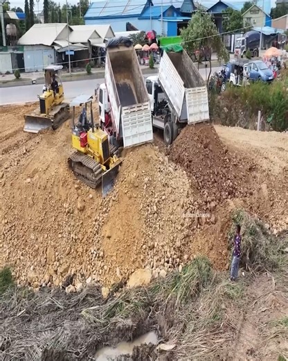 Safe start to new dumping work! Bulldozer Pushing Rock Clearing Land with 5T Haul Truck | Excavator Bulldozer