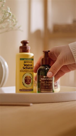 Verabschiede dich von krausen Locken! Garnier Avocado-Öl Serie für intensive Pflege und Definition deiner Locken & Wellen. | Garnier