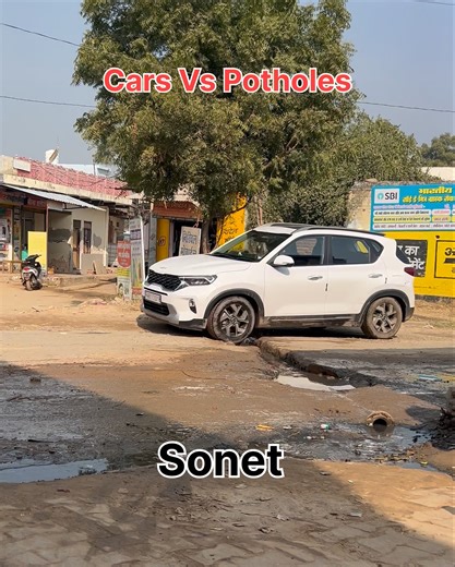 Maruti | Fronx | Brezza | Ertiga | Boleto | Sonet | HOW TO DRIVE ON POTHOLES | Cars On Potholes ..