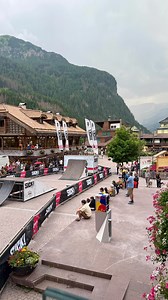 Canazei ha dato il via alla Coppa del Mondo Enduro con il Val di Fassa Sick! Show 🚵‍♂️🔥 @fassabike Oggi la piazza si è accesa con la cerimonia di apertura della UCI Enduro World Cup – Val di Fassa Trentino: sul palco, alcuni tra i rider più forti al mondo, pronti a sfidarsi nei trail della valle nei prossimi giorni. A seguire, il Bike Trial Show del team Bikeflip, che ha infiammato il pubblico con trick e salti spettacolari nel cuore di Canazei. Questo era solo l’inizio. Stay tuned! 🔥 #valdif