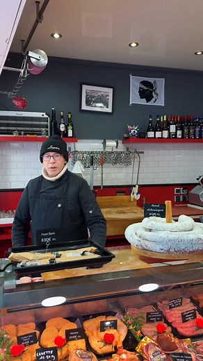 Les joues de porc, le morceau parfait à mijoter ! Ultra fondantes, généreuses et pleines de goût, les joues de porc sont idéales pour des plats réconfortants : en cocotte, au vin, à la bière ou en sauce… 😋🔥 Venez les découvrir en boutique, et Mehdi vous donnera plein de conseils pour les cuisiner à la perfection. 📍 Boucherie Artisanale de Poissy 70 rue du Général de Gaulle – 78300 Poissy ☎️ 01 39 65 16 85 #poissy #platmijoté #boucher #boucherie #boucherieartisanale | Boucherie Artisanale de P