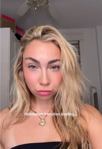 Halloween transition idea 🤭 costume : street fighter #halloweentransition #halloweencostume #streetfighter #costumeinspo #halloween2025